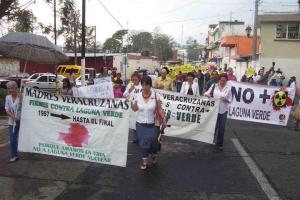Marcha antinuclear en Xalapa